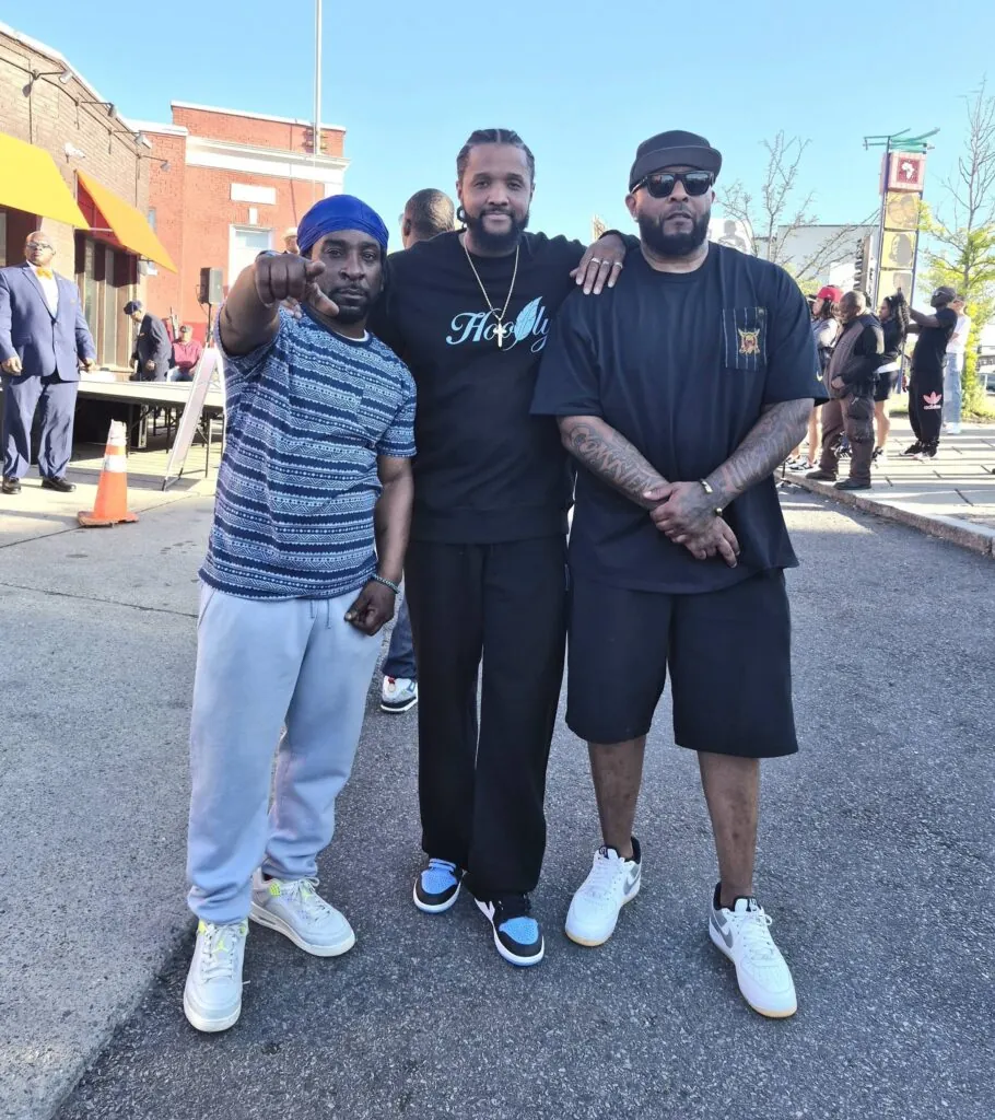 DROCasso performing alongside Mathematics and Exit Fame